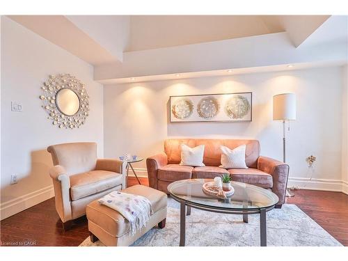 404-185 Robinson Street, Oakville, ON - Indoor Photo Showing Living Room