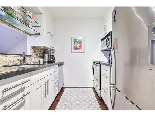 404-185 Robinson Street, Oakville, ON - Indoor Photo Showing Kitchen