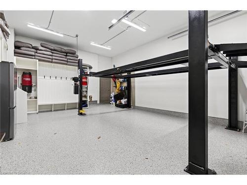 172 Boxley Road, Burlington, ON - Indoor Photo Showing Garage