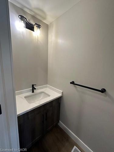 37-40 Walker Road, Ingersoll, ON - Indoor Photo Showing Bathroom