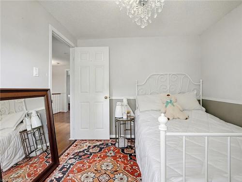 635 Rexford Drive, Hamilton, ON - Indoor Photo Showing Bedroom