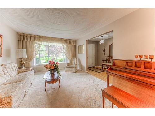 65 Trailview Drive, Kitchener, ON - Indoor Photo Showing Living Room
