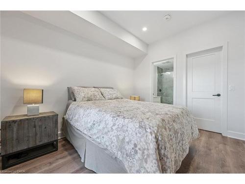 609-251 Northfield Drive E, Waterloo, ON - Indoor Photo Showing Bedroom