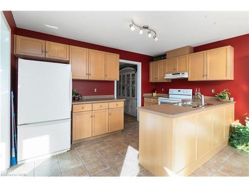 518 Sandcherry Drive, Burlington, ON - Indoor Photo Showing Kitchen