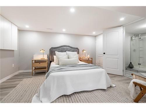 680 Rexford Drive, Hamilton, ON - Indoor Photo Showing Bedroom