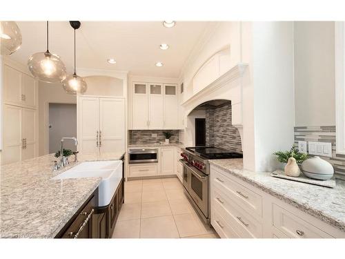 163 Wheelihan Way, Milton, ON - Indoor Photo Showing Kitchen With Upgraded Kitchen