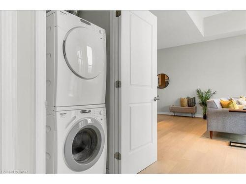 301-50 Murray Street W, Hamilton, ON - Indoor Photo Showing Laundry Room