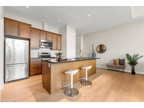 301-50 Murray Street W, Hamilton, ON - Indoor Photo Showing Kitchen