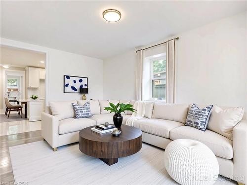 79 Sunnyhill Road, Cambridge, ON - Indoor Photo Showing Living Room