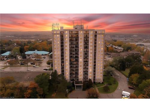 101-975 Warwick Court  Burlington, ON L7T 3Z7