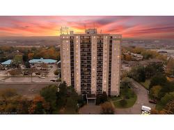 101-975 Warwick Court  Burlington, ON L7T 3Z7