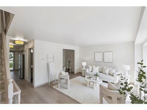 27-89 Woolwich Street, Waterloo, ON - Indoor Photo Showing Living Room