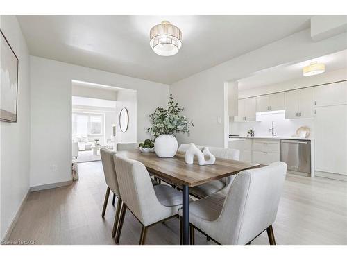 27-89 Woolwich Street, Waterloo, ON - Indoor Photo Showing Dining Room