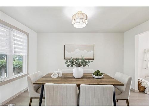 27-89 Woolwich Street, Waterloo, ON - Indoor Photo Showing Dining Room