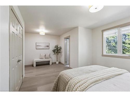27-89 Woolwich Street, Waterloo, ON - Indoor Photo Showing Bedroom