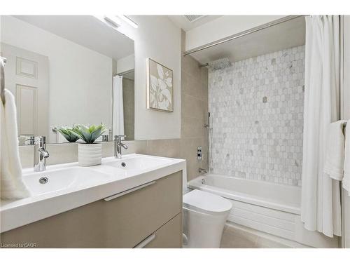 27-89 Woolwich Street, Waterloo, ON - Indoor Photo Showing Bathroom