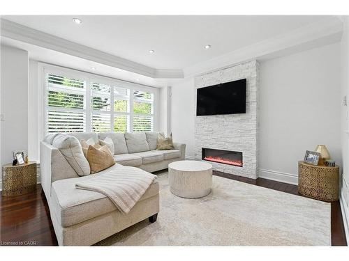 199 Hunter Street W, Hamilton, ON - Indoor Photo Showing Living Room