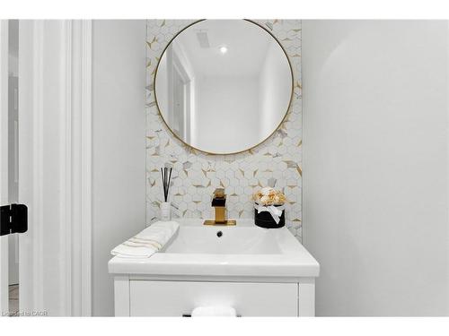 199 Hunter Street W, Hamilton, ON - Indoor Photo Showing Laundry Room