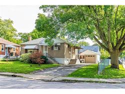 Lower-77 West 4th Street  Hamilton, ON L9C 3M6