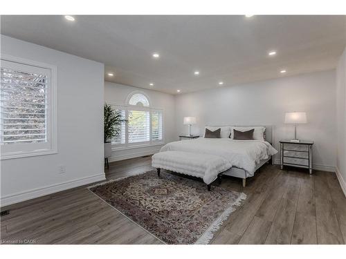 3246 Folkway Drive, Burlington, ON - Indoor Photo Showing Bedroom