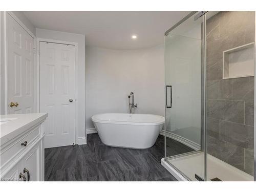 3246 Folkway Drive, Burlington, ON - Indoor Photo Showing Bathroom