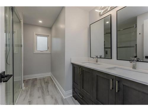 3246 Folkway Drive, Burlington, ON - Indoor Photo Showing Bathroom