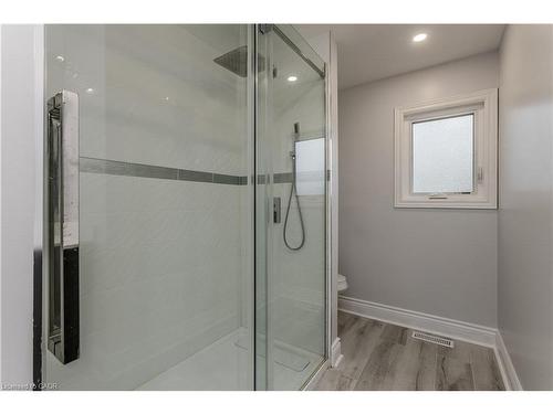 3246 Folkway Drive, Burlington, ON - Indoor Photo Showing Bathroom