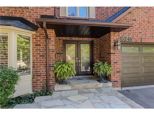 3246 Folkway Drive, Burlington, ON - Outdoor