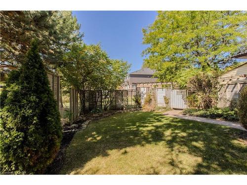3246 Folkway Drive, Burlington, ON - Outdoor