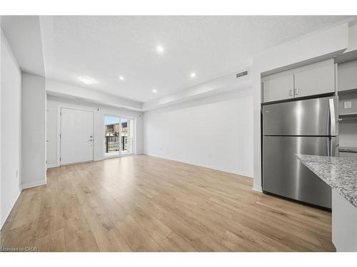 D64-25 Isherwood Avenue, Cambridge, ON - Indoor Photo Showing Kitchen
