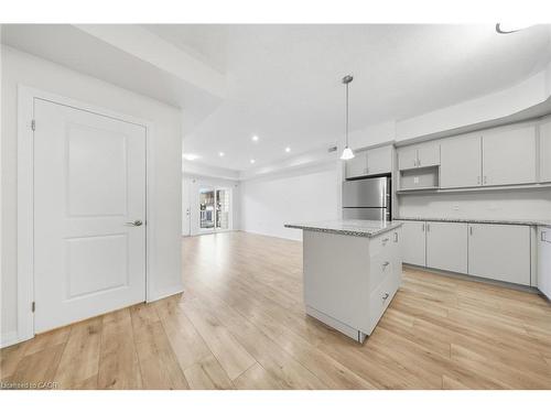 D64-25 Isherwood Avenue, Cambridge, ON - Indoor Photo Showing Kitchen
