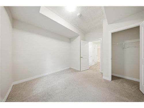 D64-25 Isherwood Avenue, Cambridge, ON - Indoor Photo Showing Other Room