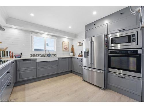 104 Cindy Avenue, Cambridge, ON - Indoor Photo Showing Kitchen With Upgraded Kitchen
