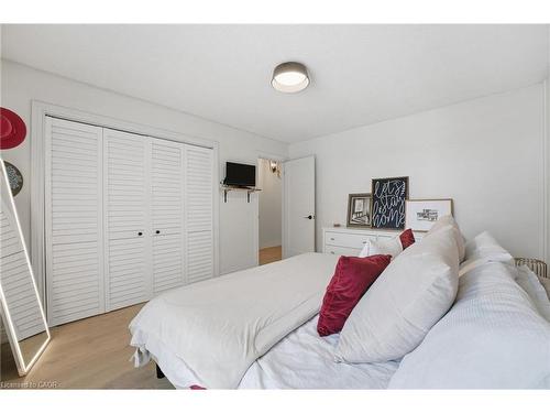 104 Cindy Avenue, Cambridge, ON - Indoor Photo Showing Bedroom