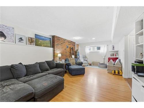 104 Cindy Avenue, Cambridge, ON - Indoor Photo Showing Living Room