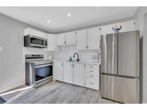 168 Silver Aspen Crescent, Kitchener, ON - Indoor Photo Showing Kitchen