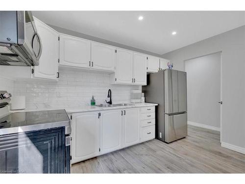 168 Silver Aspen Crescent, Kitchener, ON - Indoor Photo Showing Kitchen