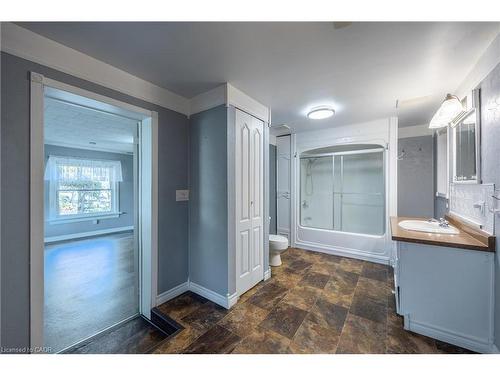 224 King Hiram Street, Ingersoll, ON - Indoor Photo Showing Bathroom