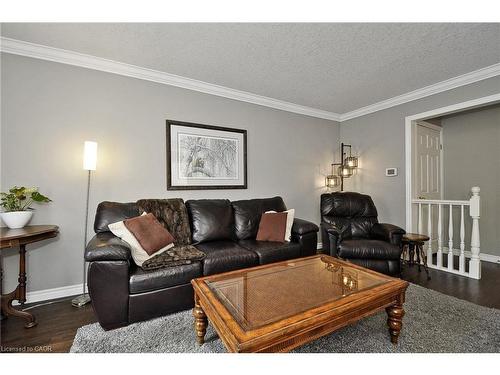 35 Haddaway Court, Cambridge, ON - Indoor Photo Showing Living Room