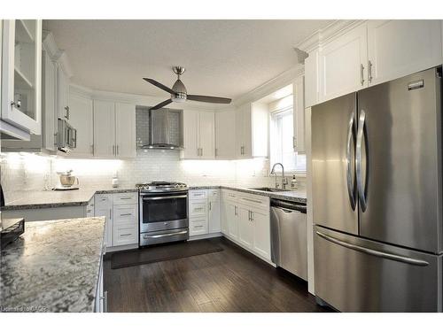 35 Haddaway Court, Cambridge, ON - Indoor Photo Showing Kitchen With Upgraded Kitchen
