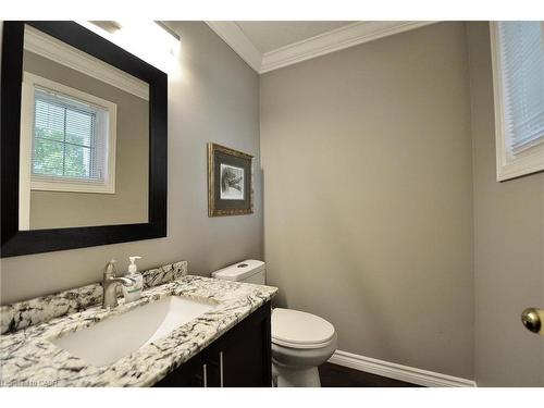 35 Haddaway Court, Cambridge, ON - Indoor Photo Showing Bathroom