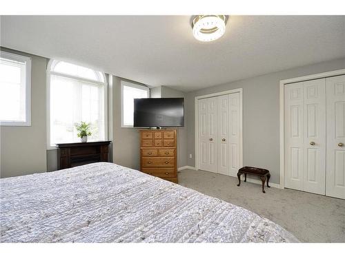35 Haddaway Court, Cambridge, ON - Indoor Photo Showing Bedroom