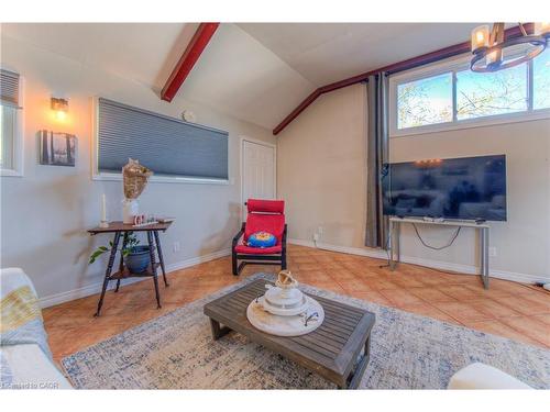 495 Melvin Avenue, Hamilton, ON - Indoor Photo Showing Living Room