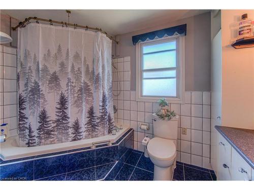 495 Melvin Avenue, Hamilton, ON - Indoor Photo Showing Bathroom