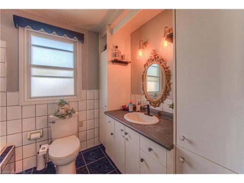 495 Melvin Avenue, Hamilton, ON - Indoor Photo Showing Bathroom