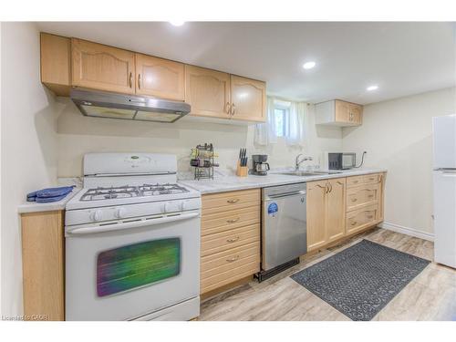 495 Melvin Avenue, Hamilton, ON - Indoor Photo Showing Kitchen
