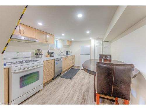 495 Melvin Avenue, Hamilton, ON - Indoor Photo Showing Kitchen