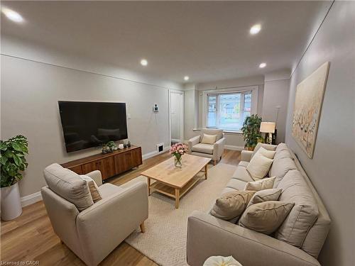 232 Rodgers Road, Hamilton, ON - Indoor Photo Showing Living Room