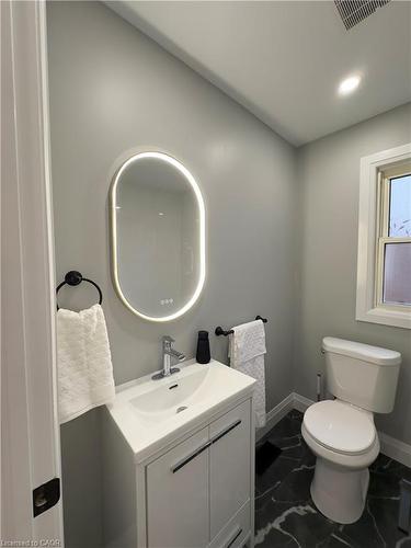 232 Rodgers Road, Hamilton, ON - Indoor Photo Showing Bathroom