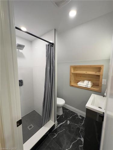 232 Rodgers Road, Hamilton, ON - Indoor Photo Showing Bathroom